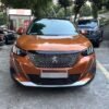 Peugeot 2008 2020 1.2 PureTech Turbo est un SUV urbain compact de nouvelle génération, combinant design moderne, confort de conduite, technologie et motorisation essence turbocompressée.
Selon la version, le moteur 1.2 PureTech est disponible avec différentes puissances et transmissions. La version PureTech 130 développe 130 ch et peut être associée à une boîte automatique EAT8 ou à une boîte manuelle selon la configuration.