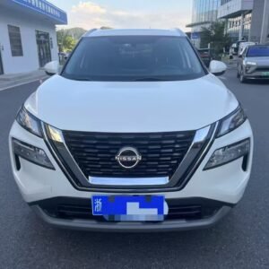 Nissan X-Trail est un SUV familial polyvalent de Nissan, apprécié pour son espace intérieur, son confort et ses capacités adaptées aussi bien à la conduite urbaine qu'aux trajets sur route.
Selon la génération, l'année et la finition, le X-Trail existe avec différentes motorisations essence ou diesel, ainsi qu'avec des transmissions manuelles, automatiques ou CVT. Certaines versions disposent également d'une transmission intégrale 4x4 / AWD.8