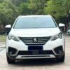 Peugeot 5008 2017 est un SUV familial de deuxième génération 106milles km/h offrant une configuration 7 places, un intérieur modulable et une large gamme de motorisations essence et diesel. Il combine espace, confort, technologie et polyvalence pour les déplacements quotidiens comme pour les longs trajets.