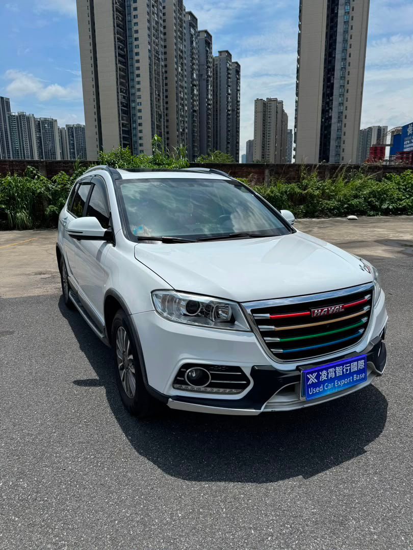 Haval H6 2017 est un SUV de la marque Haval, appartenant au groupe Great Wall Motor (GWM). Il associe un format familial, une position de conduite surélevée et différentes motorisations essence selon la finition et le marché.
Le Haval H6 2017 existe notamment avec des moteurs 1.5T et 2.0T, ainsi qu'avec différentes configurations de boîte et de transmission.