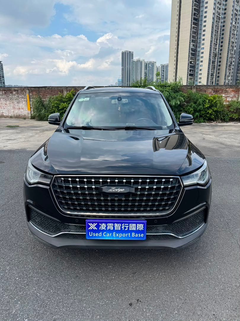 le Zotye T800 2018 2.0T, un SUV essence turbo offrant une combinaison intéressante de puissance, d'espace et de confort. Son moteur 2.0T développe jusqu'à 231 ch et 350 Nm, associé à une boîte automatique à double embrayage DCT 6 rapports.