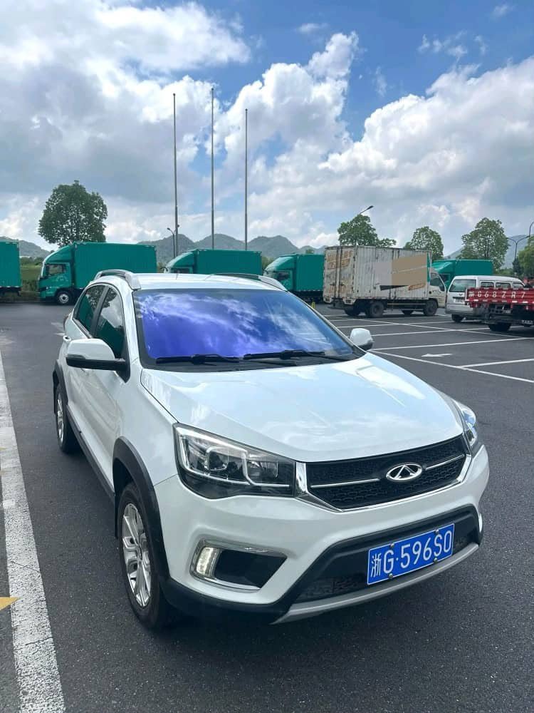 Chery Tiggo 3X Plus 2021 1.5L est un SUV compact essence destiné principalement à un usage urbain et familial.
Il dispose d'un moteur essence atmosphérique 1,5 litre développant 116 ch et 143 Nm, associé aux versions concernées à une boîte automatique CVT à variation continue. Le véhicule est configuré en 5 places et dispose d'une transmission aux roues avant. �
Dongchedi +1t