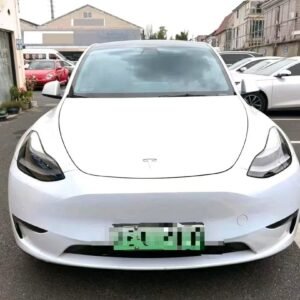 La Tesla Model Y 2021 est un SUV 100 % électrique qui associe design moderne, performances dynamiques et technologies embarquées. Son habitacle spacieux peut accueillir cinq personnes et son espace de chargement convient aux déplacements quotidiens comme aux voyages. Disponible en plusieurs configurations selon le marché, elle propose différentes autonomies et performances. Elle constitue une option intéressante pour les automobilistes souhaitant passer à la mobilité électrique . Jusqu'au Port de Dakar