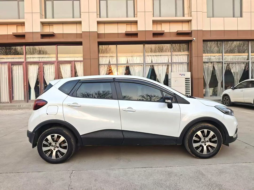 Renault Captur Style Urban 1.2 est un SUV compact conçu pour associer style, confort et polyvalence. Avec son design distinctif et son format adapté aux déplacements quotidiens, il constitue une option intéressante pour les automobilistes recherchant un véhicule urbain polyvalent. kilométrage 40000 km
Boîte de vitesse : Automatique
Dates d'immatriculation : 09-05-2019
Jusqu'au Port de Dakar