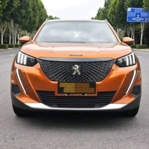 La Peugeot 2008 2020 est un SUV compact qui associe design moderne, confort de conduite et polyvalence. Volant à Gauche Équipée du moteur essence 1.2 PureTech Turbo développant 130 ch et 230 Nm de couple, elle convient aux déplacements quotidiens et aux voyages sur route. Son habitacle cinq places et son coffre pratique en font une option intéressante pour les particuliers et les familles.Boite Automatique. Kilométrage 68000 km Jusqu'au Port de Dakar