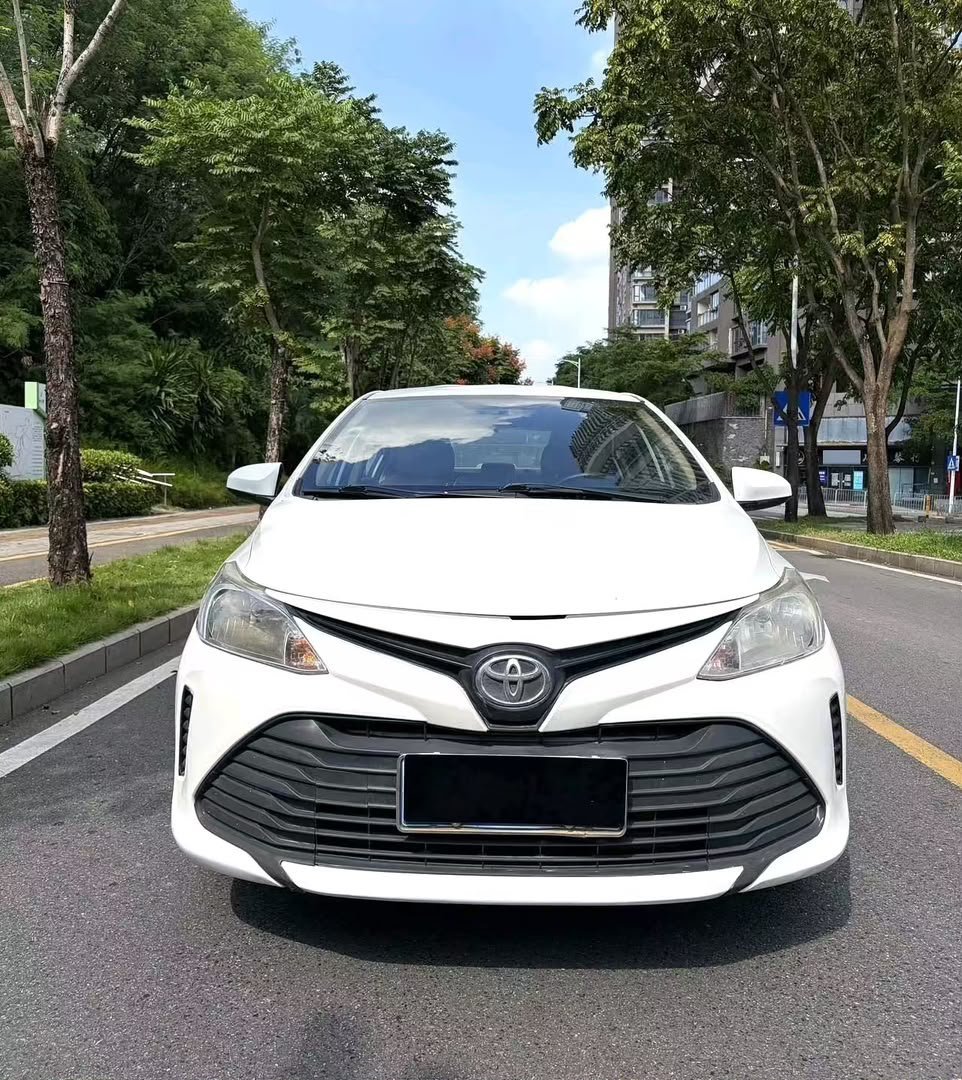 Toyota Vios 2017 est une berline compacte conçue pour les déplacements quotidiens. Dates D'immatriculation : Janvier 2017 .
Kilométrage 120000km. Elle propose un habitacle cinq places, un coffre pratique et une motorisation essence dont les caractéristiques varient selon la version et le marché d'origine. Jusqu'au Port de Dakar